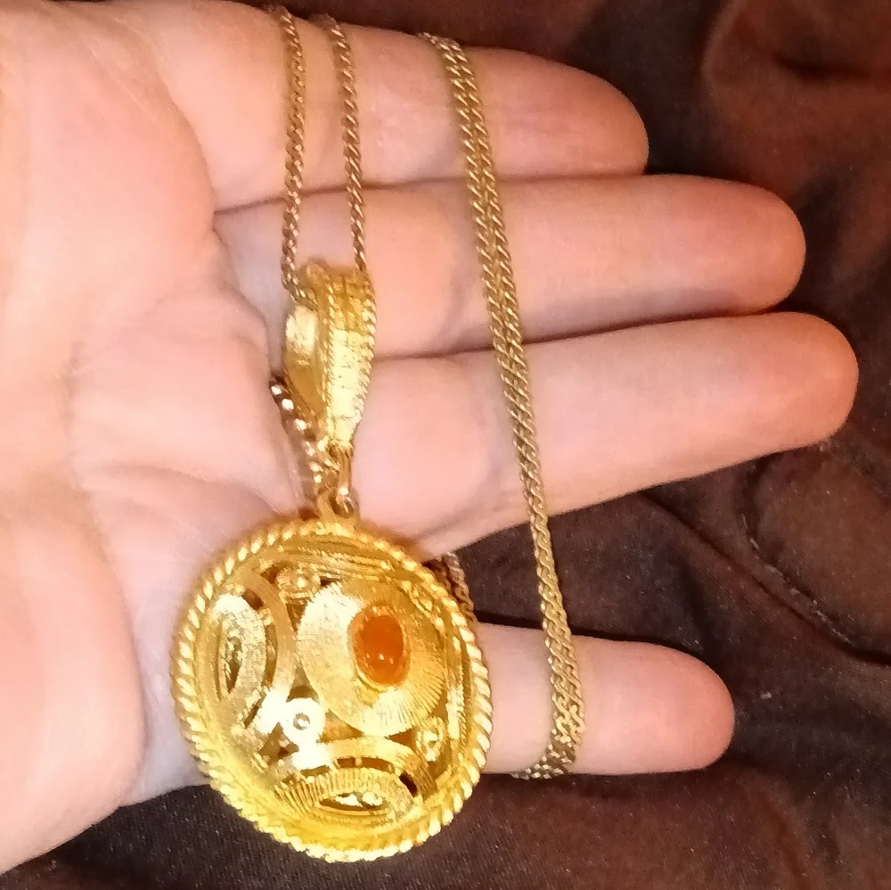 Gorgeous Dior Gold Filled - Picture 2 of 11